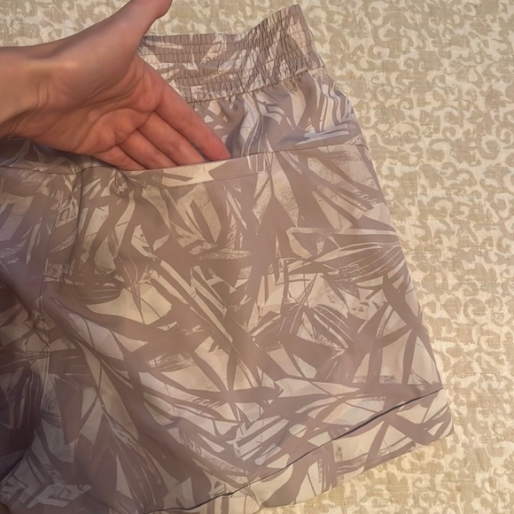 Lululemon Spring Break Away high waisted shorts - Picture 6 of 6